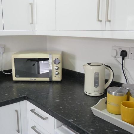 Spacious 6 Bed Home Near City & Albion Stadium Perfect For Contractors! 버밍엄 외부 사진