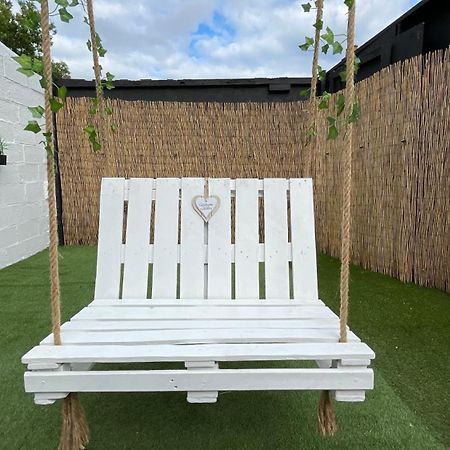 Spacious 6 Bed Home Near City & Albion Stadium Perfect For Contractors! 버밍엄 외부 사진