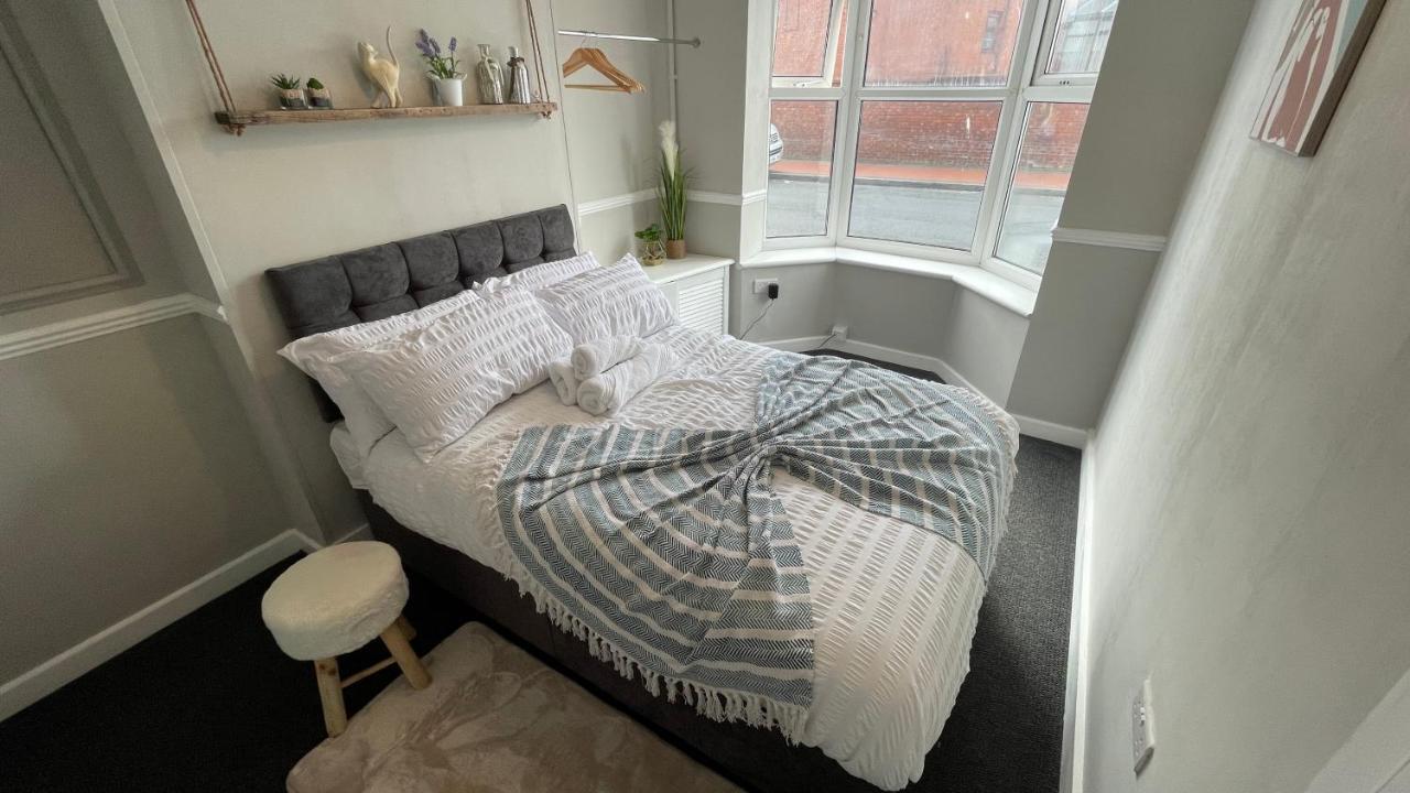 Spacious 6 Bed Home Near City & Albion Stadium Perfect For Contractors! 버밍엄 외부 사진