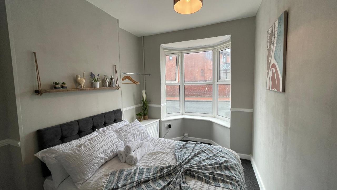 Spacious 6 Bed Home Near City & Albion Stadium Perfect For Contractors! 버밍엄 외부 사진