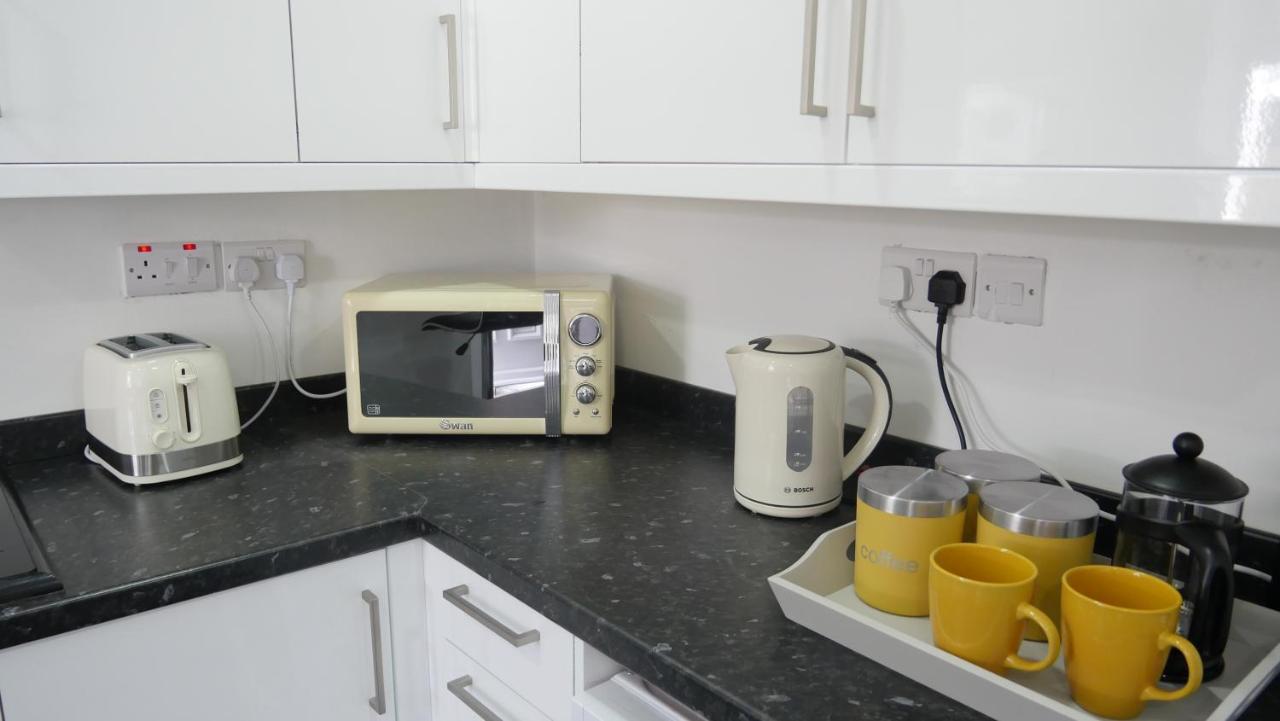 Spacious 6 Bed Home Near City & Albion Stadium Perfect For Contractors! 버밍엄 외부 사진