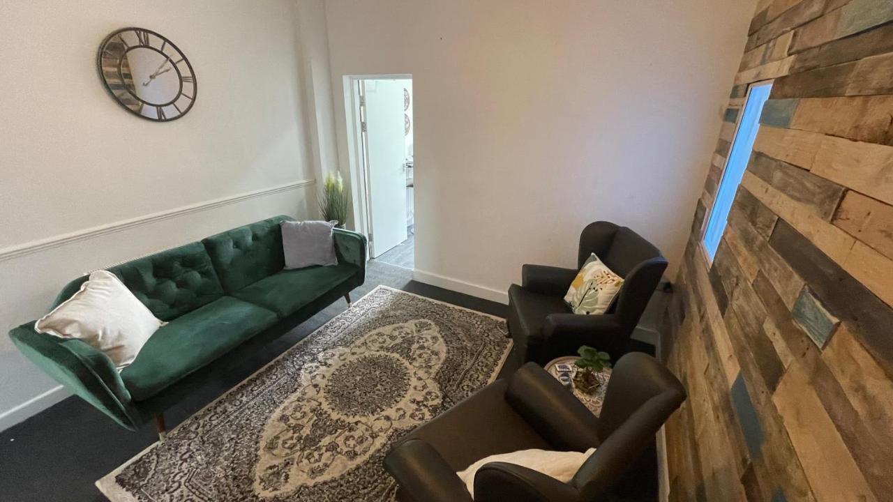 Spacious 6 Bed Home Near City & Albion Stadium Perfect For Contractors! 버밍엄 외부 사진