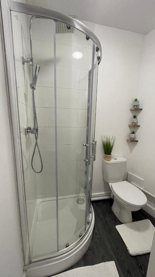 Spacious 6 Bed Home Near City & Albion Stadium Perfect For Contractors! 버밍엄 외부 사진