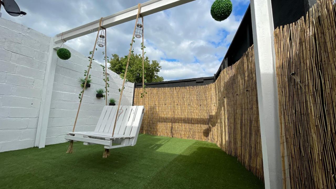 Spacious 6 Bed Home Near City & Albion Stadium Perfect For Contractors! 버밍엄 외부 사진