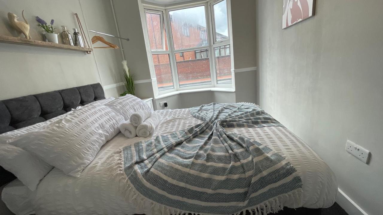 Spacious 6 Bed Home Near City & Albion Stadium Perfect For Contractors! 버밍엄 외부 사진
