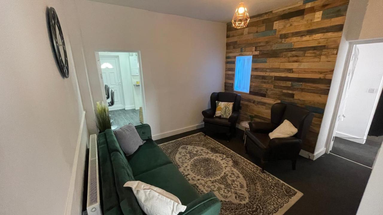 Spacious 6 Bed Home Near City & Albion Stadium Perfect For Contractors! 버밍엄 외부 사진