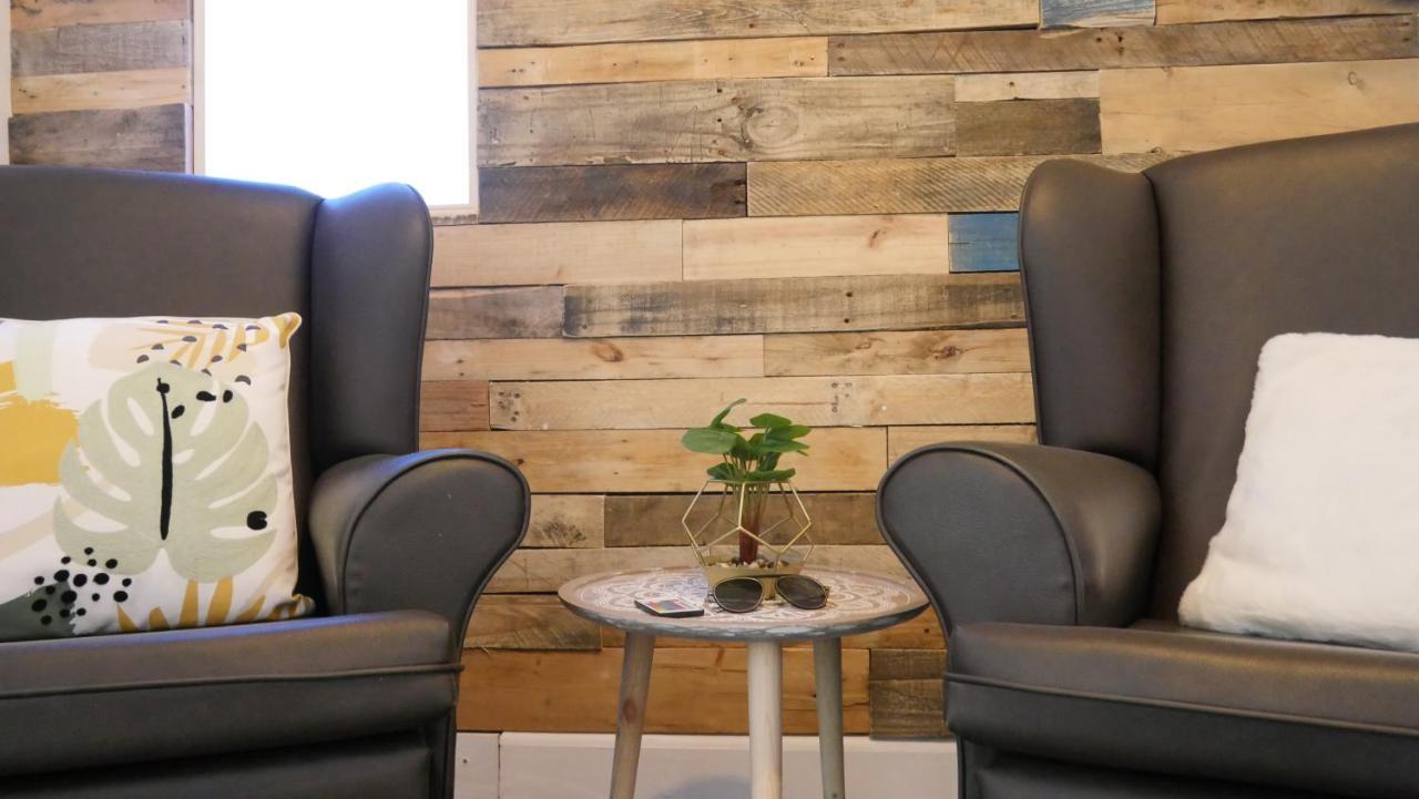 Spacious 6 Bed Home Near City & Albion Stadium Perfect For Contractors! 버밍엄 외부 사진