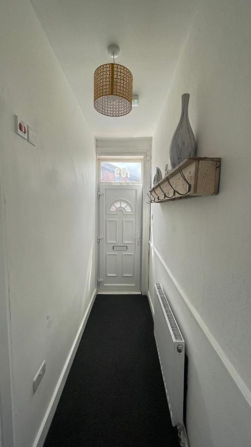 Spacious 6 Bed Home Near City & Albion Stadium Perfect For Contractors! 버밍엄 외부 사진