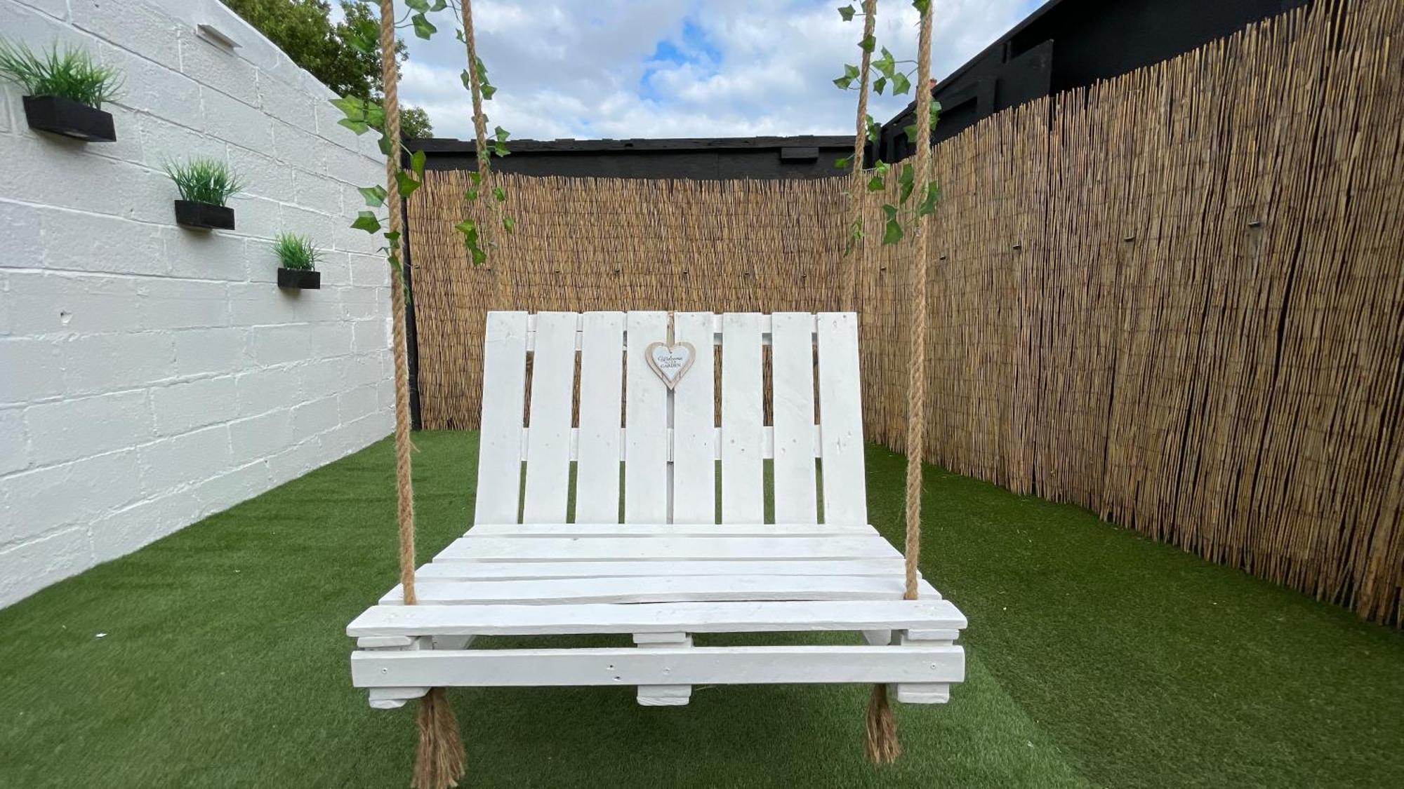 Spacious 6 Bed Home Near City & Albion Stadium Perfect For Contractors! 버밍엄 외부 사진